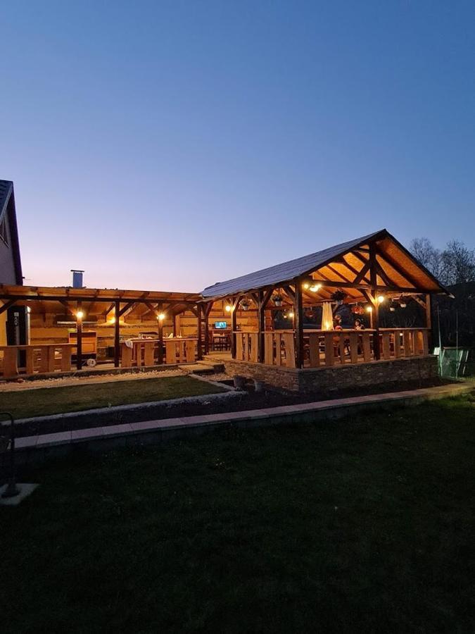 Pensiunea Brazi Turda Exterior foto