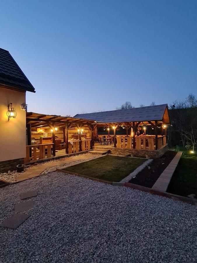 Pensiunea Brazi Turda Exterior foto
